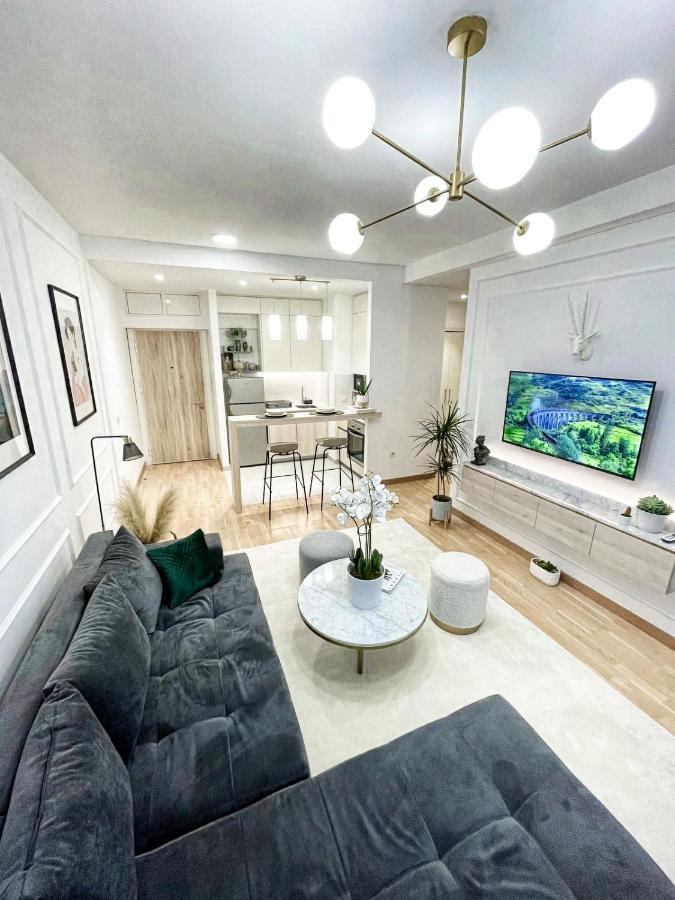Lolita Lux - Waterfront Apartment